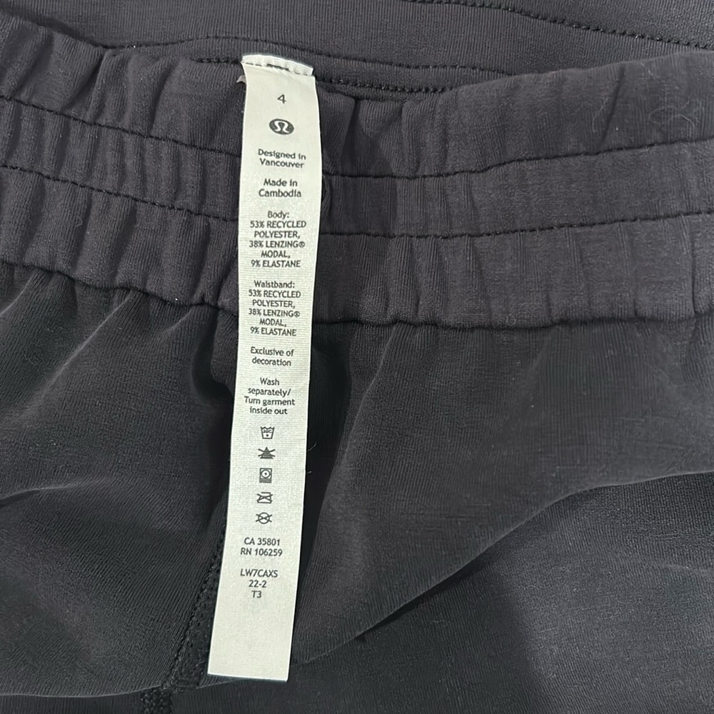 Shorts Lululemon’s size 4 black